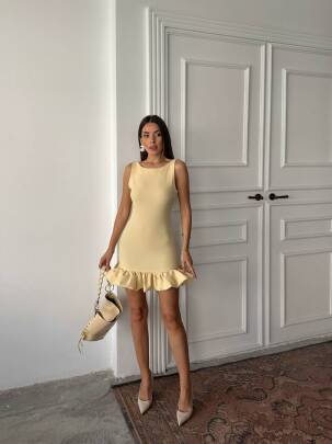 ROLİYA ETEĞİ FIRFIRLI KISA KOL MİNİ ATLAS KUMAŞ BUTTER YELLOW ELBİSE - MAXMOOR