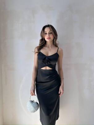 SASEL MİDİ PENCERE DETAYLI SATEN SİYAH ELBİSE - MAXMOOR